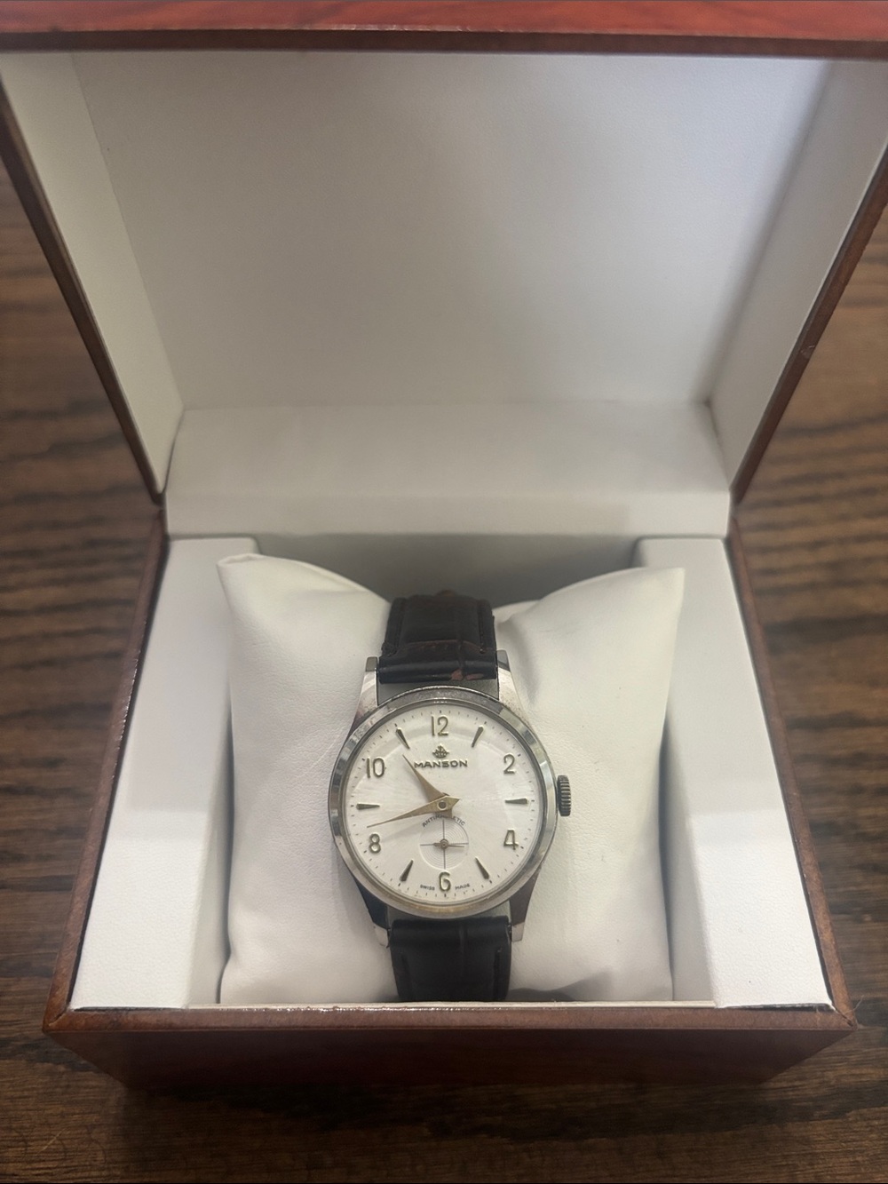 Vintage Manson Swiss-Made Mechanical Watch – 34mm